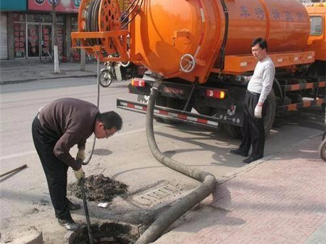 人民路街道清掏化粪池，健康生活从这里开始