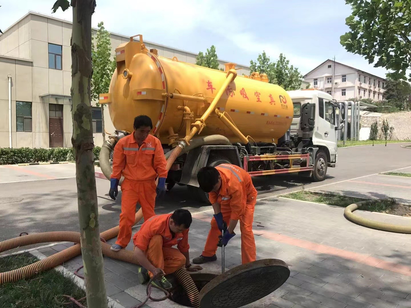 人民路街道化粪池清理与5-8吨吸粪车施工效率分析
